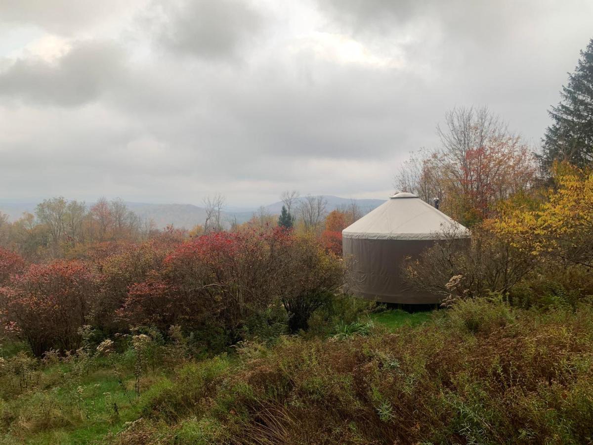 Livingston Manor Yurt Hotel Parksville Buitenkant foto